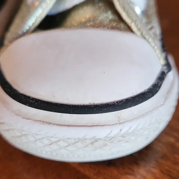 Converse Gold Shimmering Toddler High-Tops Size 3 - Picture 11 of 16